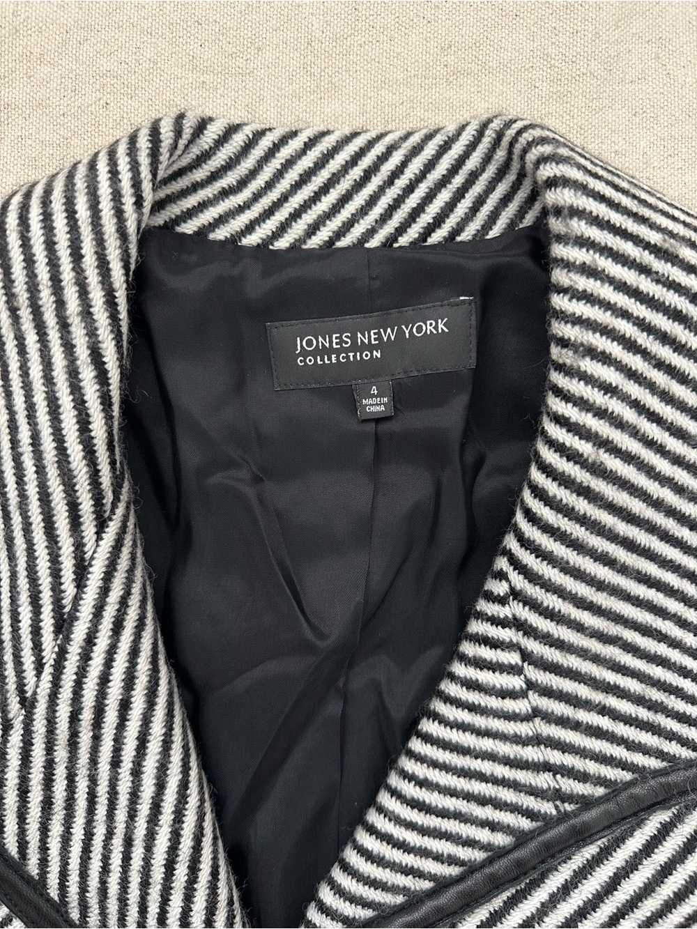 NWT Jones New York Striped Wool Blend Blazer Jacket with Leather Trim Size 4 - Picture 2 of 8